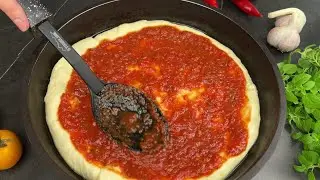 How to Make Pizza Sauce Recipe (Rich & Easy!)