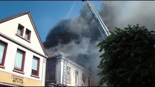 GAFFER BEHINDERN EINSATZKRÄFTE BEI GROßBRAND IN DER INNENSTADT - EINSATZFAHRZEUGE KOMMEN NICHT DURCH