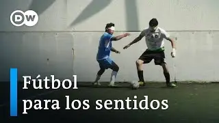 Futbolistas con discapacidad visual reinventan el deporte