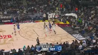 Anthony Black dunks on four guys at once. The dunk of the year.