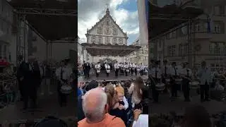 Rutenfesteröffnung mit Antrommeln vor dem Lederhaus Rutentrommler Teil 1