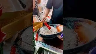 STREET FOOD ALERT at NIGHT MARKET,SUGAR COATED STRAWBERRY #trending #foodies #taiwan #streetfood