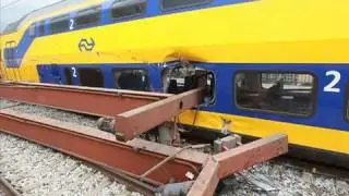 Intercity gespiest door vrachtwagen