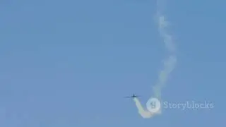 Mystery Plane Leaves White Smoke Trail! #aviation