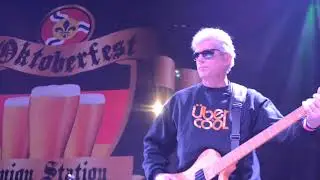 &Uuml;berCool is an uber cool German Party Band