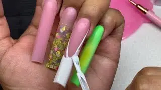 TRYING VIRAL TRENDY DESIGNS/ AIRBRUSH EFFECT ON FRENCHIES/ GREEN ACRYLIC NAILS DESIGN💚✨