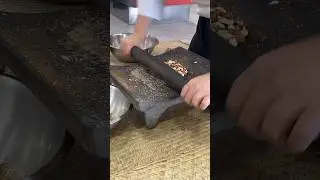 &iquest;Por qu&eacute; el Metate da un sabor diferente? #cienciaycocina #shorts