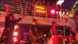 Everclear performs Amphetamine on The 90's Cruise