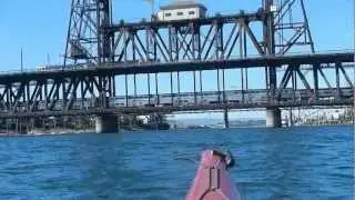 Kayaking Willamette River : 9 Bridges of Portland