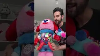Proud son! MEGA SPACE MOLLY 1000% x Jon Burgerman 😍 #popmart #spacemolly #megaspacemolly