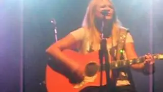 Miranda Lambert -Two More Bottles Of Wine (Emmylou Harris cover)