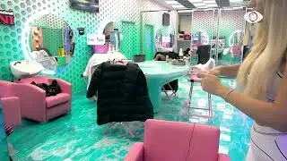 Bie gongu/ Banorët mblidhen të gjithë në living