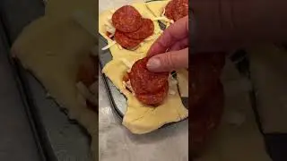 Heart shaped pizza pop pockets for Valentines #heartpizza #valentinesdateidea #valentinesday2026