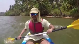 Kayaking with Nomadify