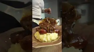Кто ещё обожает сосиски с картофельным пюре, особенно по пятницам? 🥰😁 #foodtok #bangersandmash #f...