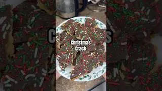 This Christmas crack is the perfect holiday treat! #baking #christmas #cookies #easyrecipe #dessert
