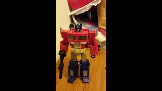 Siege War for Cybertron Optimus Prime Voyager class toy review
