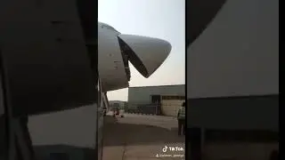He Nose - Boeing 747-400 Forward Cargo Door Opeing