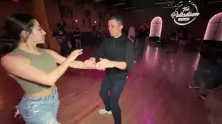 Claudia and Oscar - Salrica Social - Un Montón de Estrellas (Salsa)