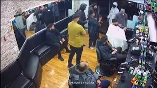 London Barbershop Armed Robbery in less than 25 seconds (CCTV)