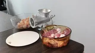 Test 10# meat mincer by grinding chicken, port, and beef with different size grinding plates.