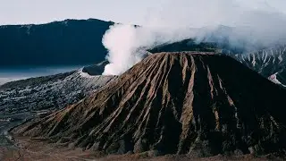 The Volcanic Wonders Bromo and Ijen: Journey through Java's Majestic Peaks with Come2Indonesia!