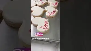 Saturday night writing on cookies! #mixmakery #royalicingcookies #royalicing #cookiedecorating