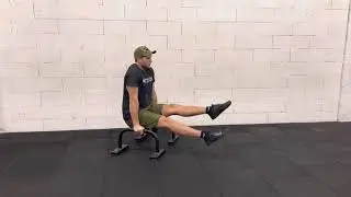 L-Sit Flutterkick On Parallettes