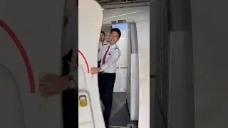 Pramugara ganteng lion air | Tutup pintu pesawat boeing‼️ #pramugara #super #lion #ganteng