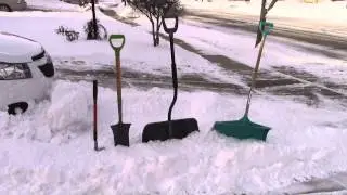 Snow shovel for cars