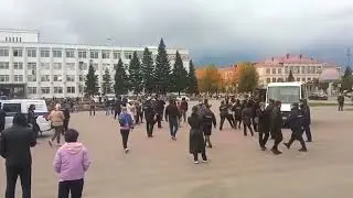 Russian women SHOVED by police in violent crackdown on anti draft protest
