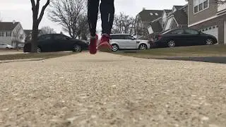 forefoot / midfoot strike in running - slow motion - straight on - Kinected Therapy