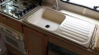 Vanroyce 518 TA 1990 Model Caravan