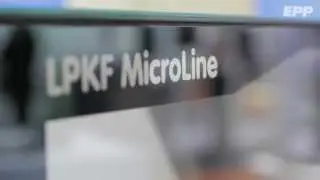 Andreas Schneider stellt das neue UV-Laserschneidsystem von LPKF vor