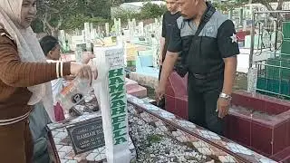 Di kuburan Majene sulbar