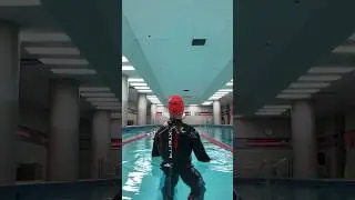 Плавание в гидрокостюме в бассейне