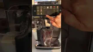 Kaffeevollautomat Philips EP5547/90 Series 5500 Latte Go. Кофемашина филипс латте го