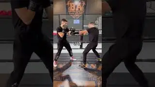 Defence and attack #boxingtechniques #fighttechniques #knockout #training