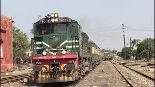 ZikyA Arrival At Multan Station#railtrack #railway #youtube