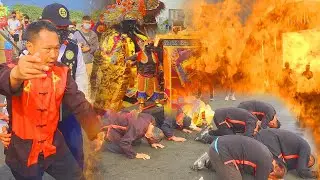普龍殿恭送仙帝船~大主公跟二主公發駕巡視仙帝船~主持送仙帝船儀式~恭送仙帝~很感動..天下無不散宴席~五虎將兄弟跪趴在沙灘上恭送益得先帝~聽到男兒不捨哭聲｜林邊#普龍殿 壬寅年五年一科迎仙帝平安遶境