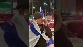מרגש: מפגין בבני ברק פרץ בבכי מהשיר 
