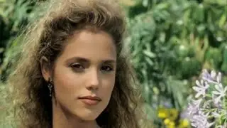 13 Sexy Photos of Elizabeth Berkley 