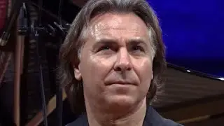 Roberto Alagna s&rsquo;effondre sur sc&egrave;ne, le t&eacute;nor entre la vie et la mort 