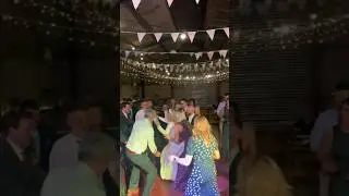 Didn&rsquo;t think the Bride would actually do it!!! 😮#ukwedding #ukbride #dirtydancing #ukweddingband