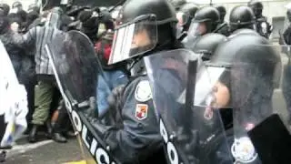 Toronto G20 protester vs cop battle