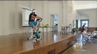 Chess Grandmaster Takes On 15 Opponents Blindfolded, Riding Stationary Bike