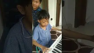 Les privat piano anak-anak