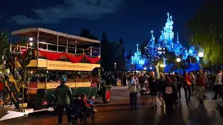 Daily Dude 004: Bouncing between Disneyland and California Adventure! Holiday shows and ride ons