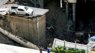 Riesenloch verschlingt Straße in Bangkok