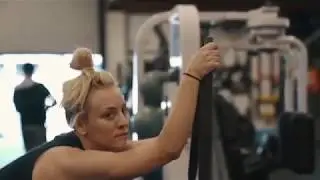 Kaley Cuoco Intense Workout!